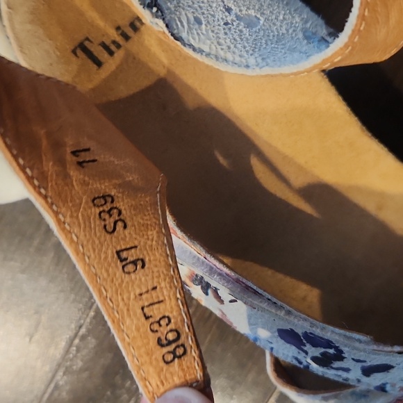 Think! Womens Hook And Loop Sandals White Floral - Picture 7 of 7